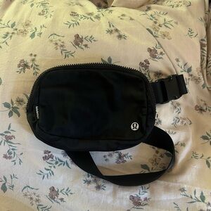 Lululemon black belt bag